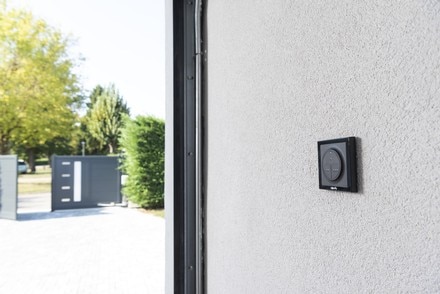 somfy-wall-switch-nástěnný-ovladač-pro-garažová-vrata