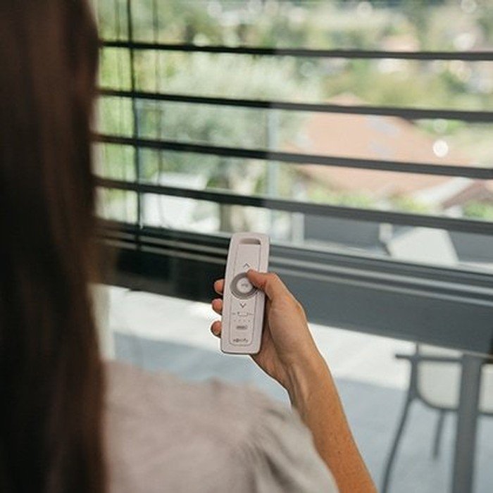 somfy-external-venetian-blinds-remote-control